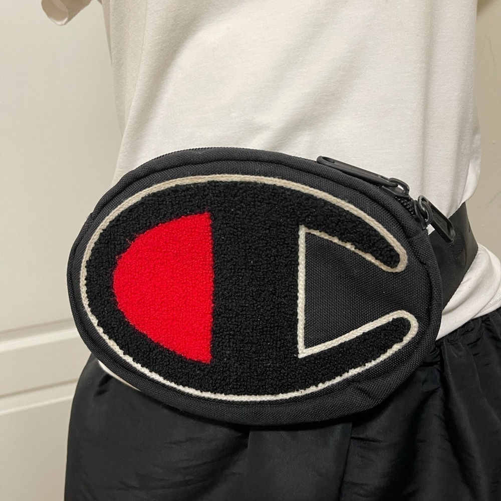 Champion beautiful belt bag good condition no damage - Picture 2 of 14
